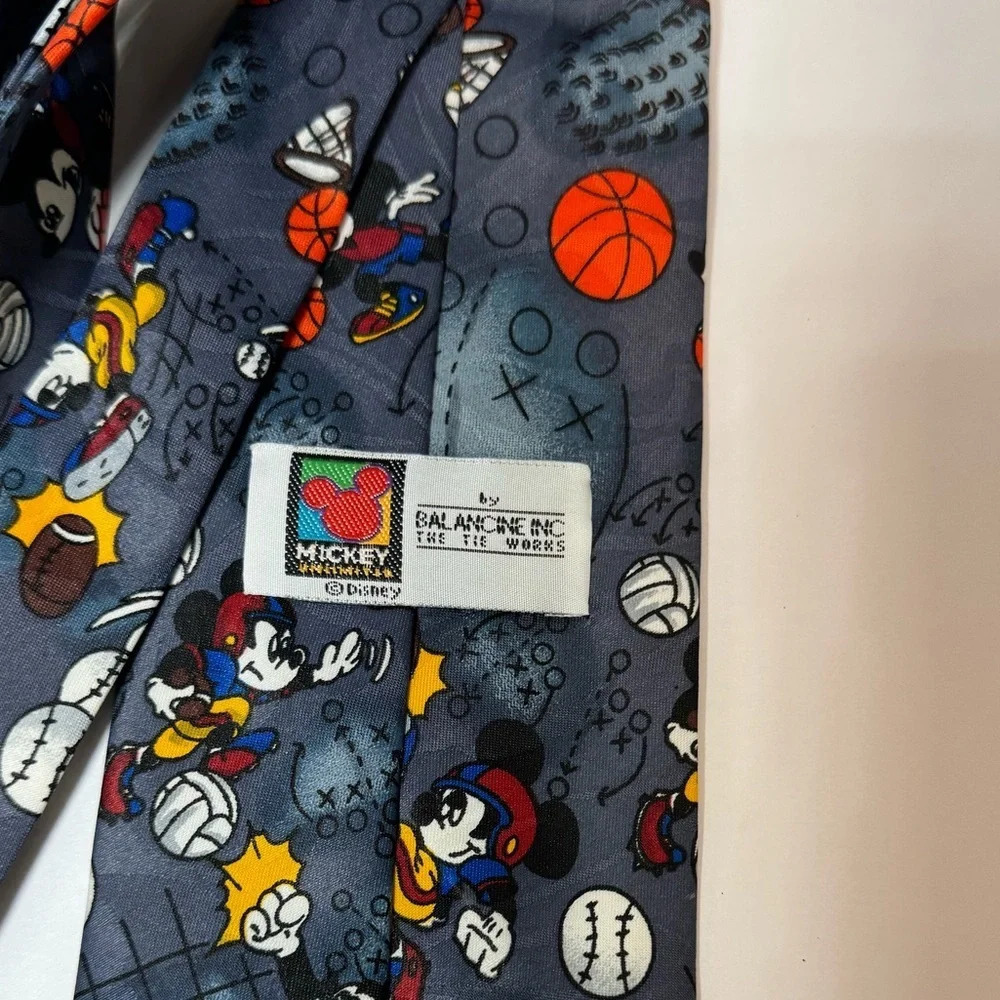 VINTAGE Disney Mickey Mouse Sports Men’s Tie - Picture 3 of 3